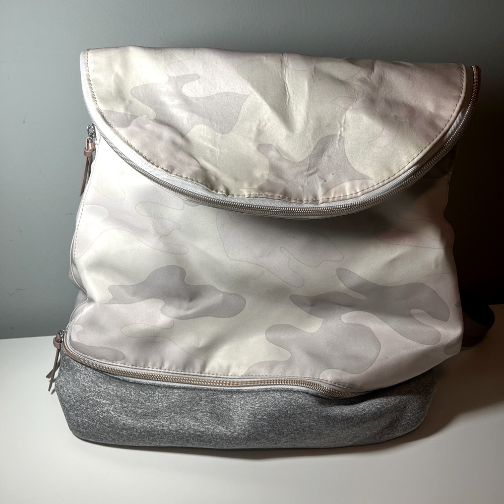 Stella & Dot Crush pink camo backpack/gymbag